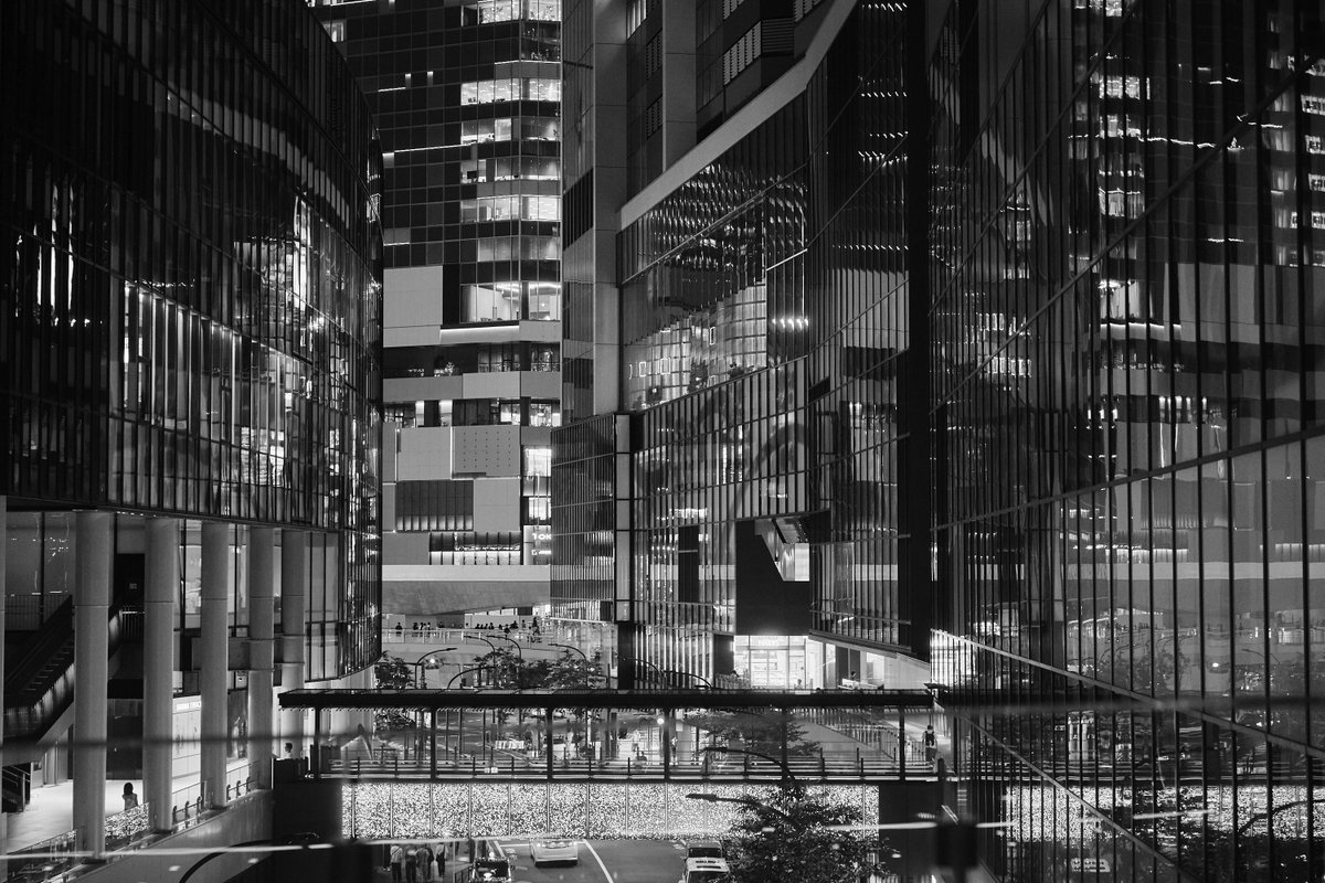 zauber2011's tweet photo. Labyrinth of Light
#UrbanLabyrinth #CityReflections #ArchitecturalPhotography #GlassAndLight #TokyoNights #UrbanGeometry #MonochromeCity #ModernMaze #NightPerspective #MetropolitanMood #毎スナ #モノクローム散歩 https://t.co/JmfGldsgzx