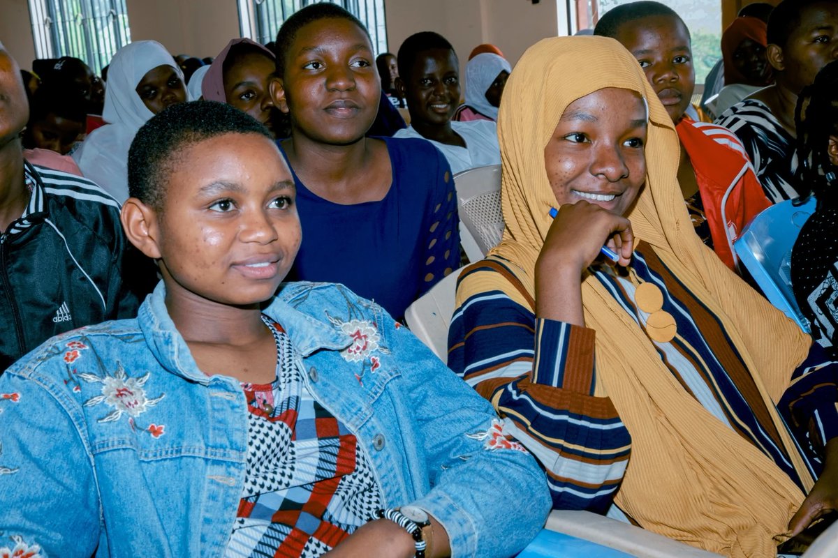 Camfed's tweet image. It's #WorldYouthSkillsDay & CAMFED Tanzania has been supporting girls with the skills they need to thrive in advanced studies! 🎓
💡Financial literacy
💡Rights awareness
💡Leading with confidence
💡Staying safe from gender-based violence
This is how we build brighter futures!