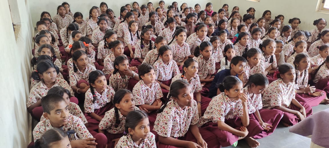 nalgondasheteam's tweet photo. Nalgonda Dist She Team Police conducted #Awareness_Programme At Bottuguda High School Nalgonda And ST Girls Asrama School Avanthipuram of Miryalguda  For Crime against women On : 15-07-2025.
Cell : 8712670235. 
@tg_womensafety @NalgondaCop @TelanganaCOPs https://t.co/ntowhlBYjb