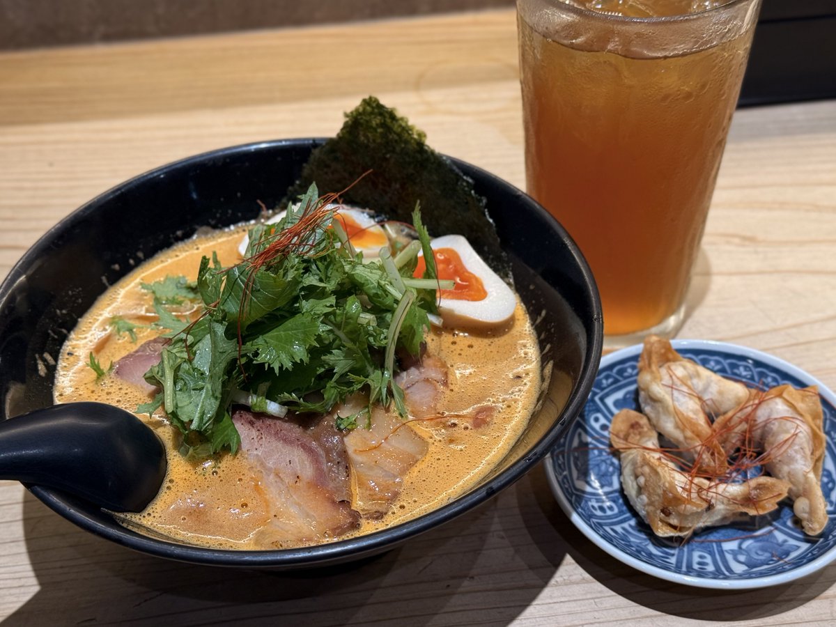 有北七忘記他常吃的麵店固定禮拜二休息🤡
算了，剛好也很久沒吃這間，來補一下

—— 麵屋竈