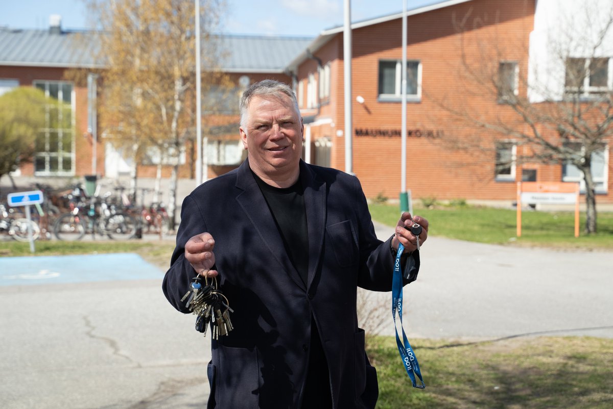 A picture is worth a thousand words and sometimes, it’s all you need to understand the power of smart locking. Our latest blog post uses iconic images and videos from our material bank to show how we’re transforming access management – one frame at a time. bit.ly/46c200S