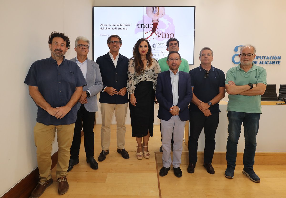 dipuAlicante's tweet photo. La @dipuAlicante reunirá en el @marqalicante  a expertos de todo el mundo en torno al patrimonio arqueológico y la cultura mediterránea del vino en el seminario 'El Mar del Vino' 🏺

🍷Representantes de bodegas y denominaciones de origen históricas se darán cita en este congreso internacional del 29 al 31 de octubre 📅

🗣️ El diputado de Cultura, @JuandeNavarro recuerda el enorme caudal que aglutina la provincia en su tradición vitivinícola y su lugar como una de las demarcaciones más antiguas, por delante de Oporto o Tokaj.

👉“El Mar del Vino” cuenta con la colaboración de la @generalitat Valenciana, el Ayuntamiento de Alicante, Vinos Alicante DOP y @csmediterraneo , que ofrecerán un extenso programa de actividades paralelas con catas y visitas a yacimientos 🔹

Más información e inscripciones ➡️https://t.co/EAqdw5Tjqd