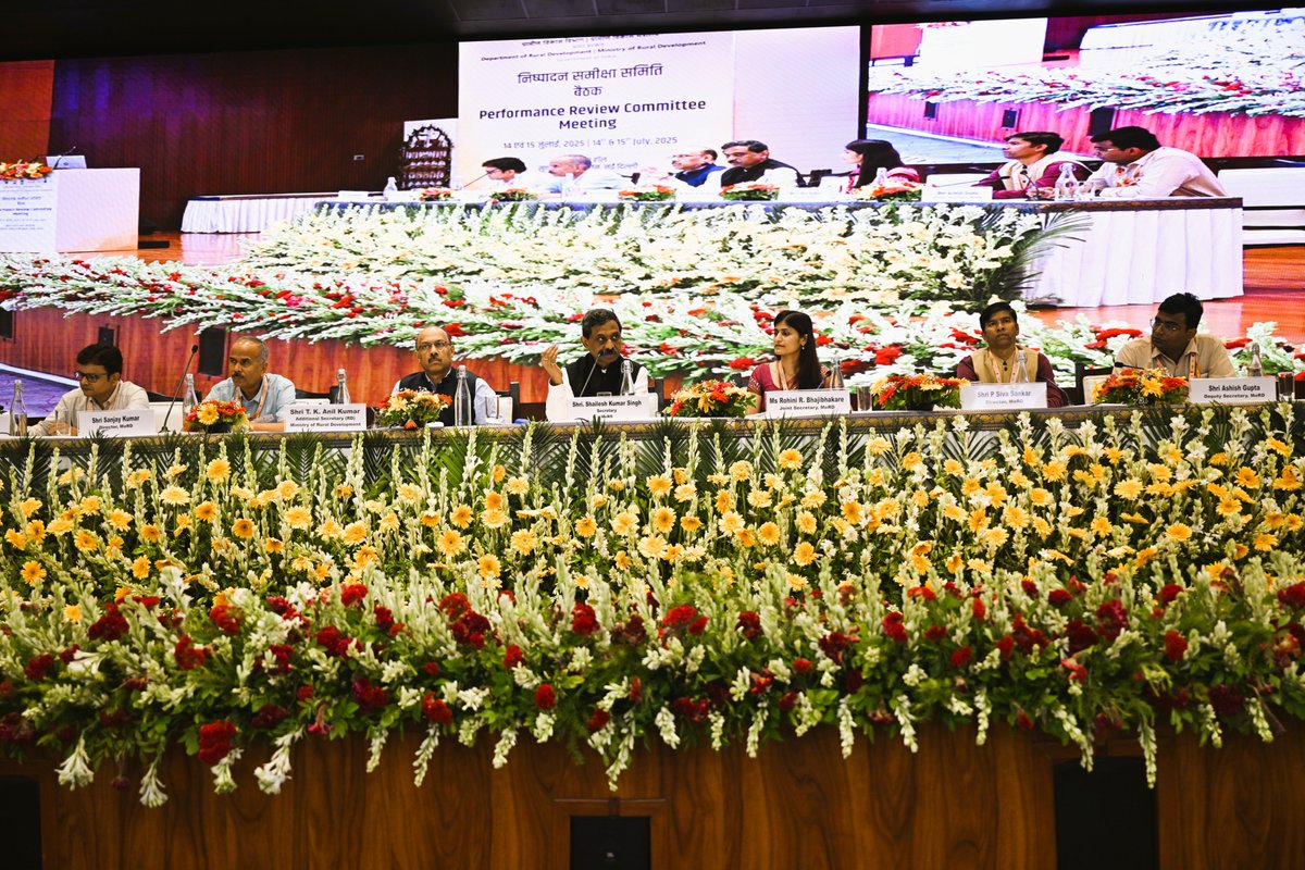 The 3rd session of 2nd day of the Performance Review Committee Meeting at Sushma Swaraj Bhawan, New Delhi deliberated on Mahatma Gandhi NREGA. Let’s take a look at the key discussion points:

💰Financial performance of the scheme
📈Technological interventions
⭐️Discussion on