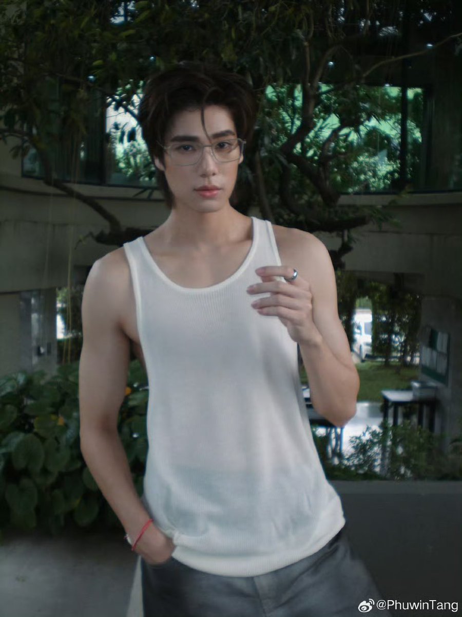 PhuwinOfficial's tweet image. ➖📷 Weibo @phuwintang UPDATE :

为什么？

🔗 weibo.com/6112170628/518…

💞 ғᴏʟʟᴏᴡ ᴡᴇɪʙᴏ : @PhuwinTang

15JUL TreasureTimeWith PHUWIN
❥@phuwintang🍯
#phuwintang
#winniethephu