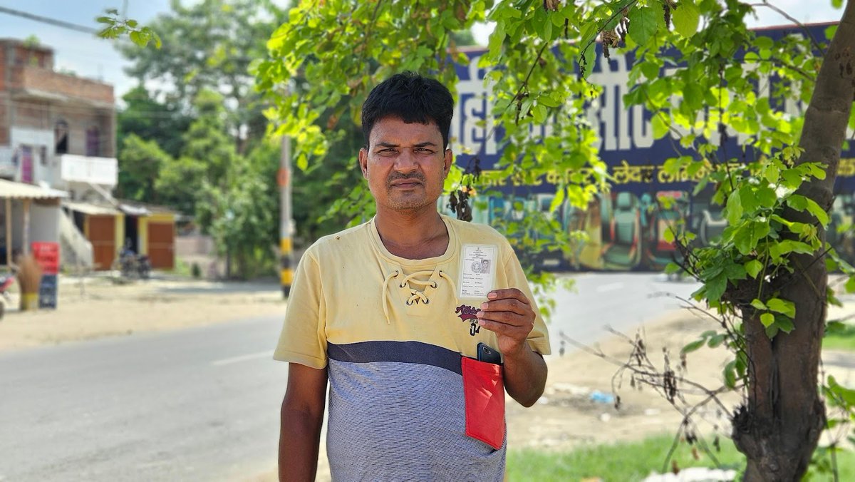 A labourer who’s voted in 7 elections; an auto driver, wife &amp; 3 brothers in three. All have voter IDs &amp; #Aadhaar, which <a href="/ECISVEEP/">Election Commission of India</a> won’t accept in new #Bihar voter rolls. <a href="/sumitsinghAT/">Sumit Singh</a> &amp; <a href="/Abubakr_syed1/">Syed Abubakr Fatmi</a> on the spectre of mass disenfranchisement

article-14.com/post/anger-cha…