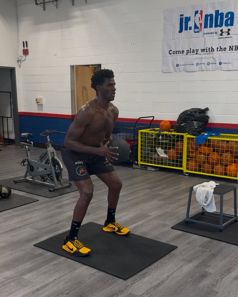 nebcbasketball_'s tweet image. Session 2 of the transformation camp for 5th yr #Pro in 6’10 @AIkpeze32 🤩🤩🤩 #Useeit👀 @BonniesMBB @wojespn @GoBonnies #MoreToCome @Flexbball Who’s Next?