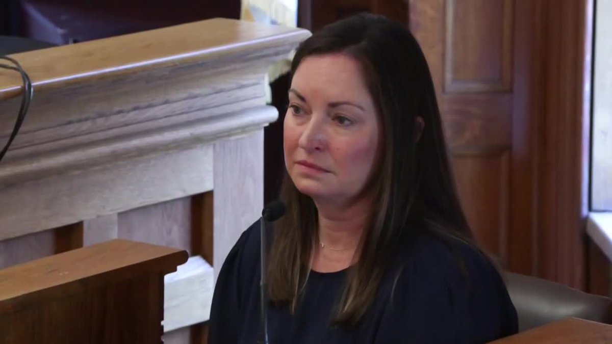 I would like to post a public apology to Kerry Roberts. If any of my posts came off as shedding her in a negative light, I was wrong. The McAlberts all still love her, and I don't believe she technically committed perjury. Bitch called my mom and got me in trouble.