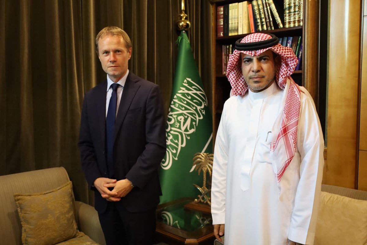 ksaembsy's tweet image. استقبل سعادة سفير خادم الحرمين الشريفين في سوريا د. #فيصل_المجفل، سعادة القائم بأعمال السفارة الفرنسية في دمشق السيد جان باتيست فيفر. وجرى خلال اللقاء مناقشة الموضوعات ذات الاهتمام المشترك.