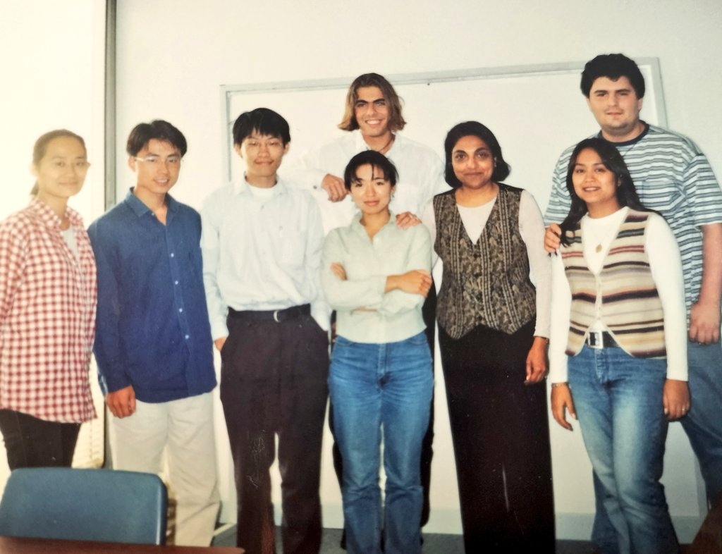 #これを見た人は無言で若い頃の画像を貼る
約一年通った語学学校プログラムの私の修了日。クラスに日本人は私だけ…
みんなどうしてるかな🥹
