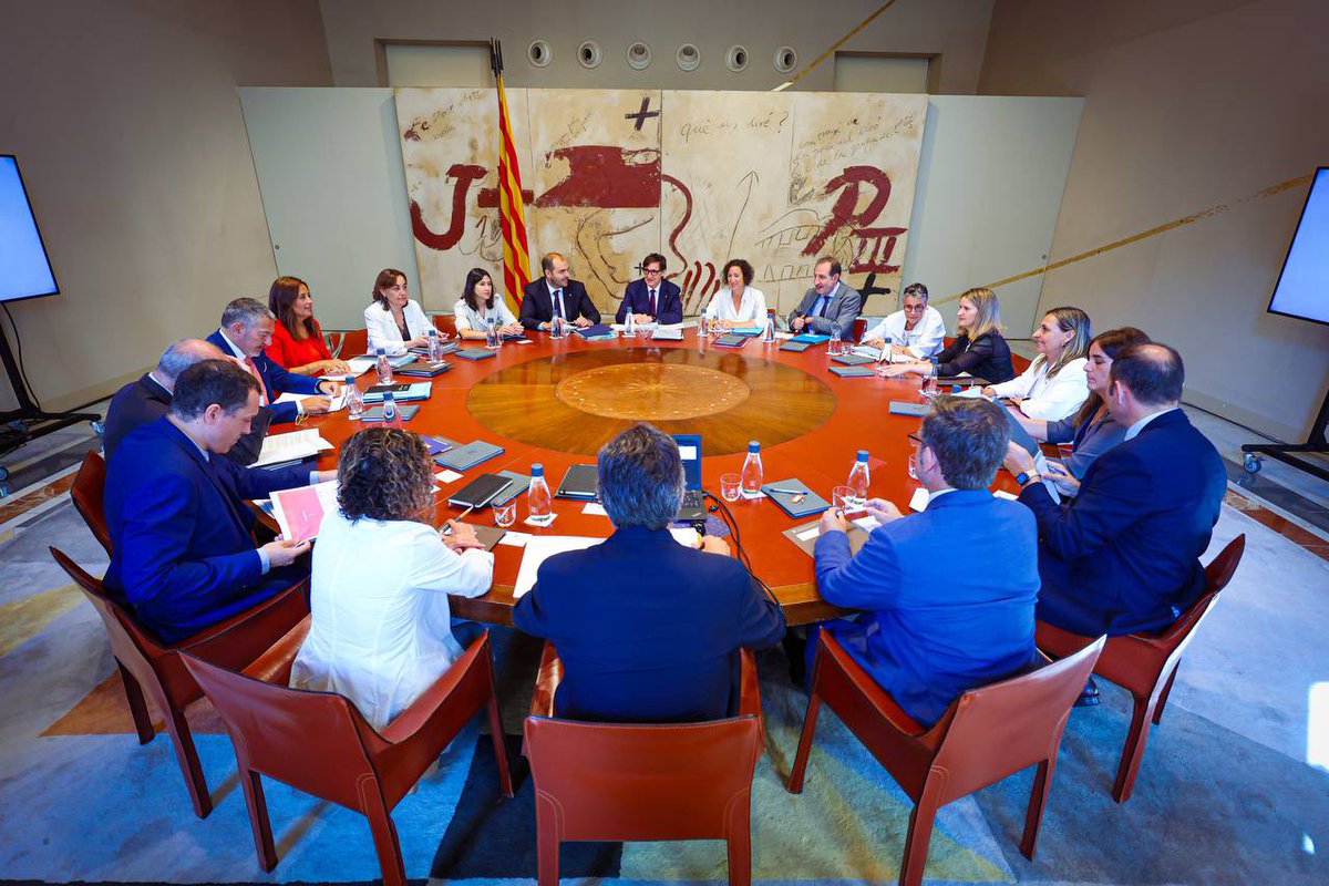 Òscar Ordeig (@oscarordeig) on Twitter photo Avui el <a href="/govern/">Govern de Catalunya</a> ha aprovat un nou paquet de mesures urgents per prevenir i restaurar els danys causats pels incendis forestals i altres emergències.
Catalunya ha de fer un gir copernicà en la gestió forestal i la prevenció davant el creixement de la massa forestal.
Fil 1/5 Avui el <a href="/govern/">Govern de Catalunya</a> ha aprovat un nou paquet de mesures urgents per prevenir i restaurar els danys causats pels incendis forestals i altres emergències.
Catalunya ha de fer un gir copernicà en la gestió forestal i la prevenció davant el creixement de la massa forestal.
Fil 1/5