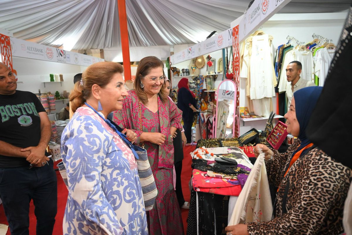 في معرض "ديارنا" بالأمس، لمستُ حقيقة تتجلّى في كل قطعة يدوية، وفي كل غرزة متقنة، وفي كل ابتسامة فخر ارتسمت على وجوه حرفيينا المصريين. تجوّلت في المعرض، الذي يقام للعام الثاني بمدينة العلمين الجديدة بالساحل الشمالي، وتأثرتُ بعمق كيف جسّد كل إبداع ليس فقط المهارة الفائقة، بل أيضًا