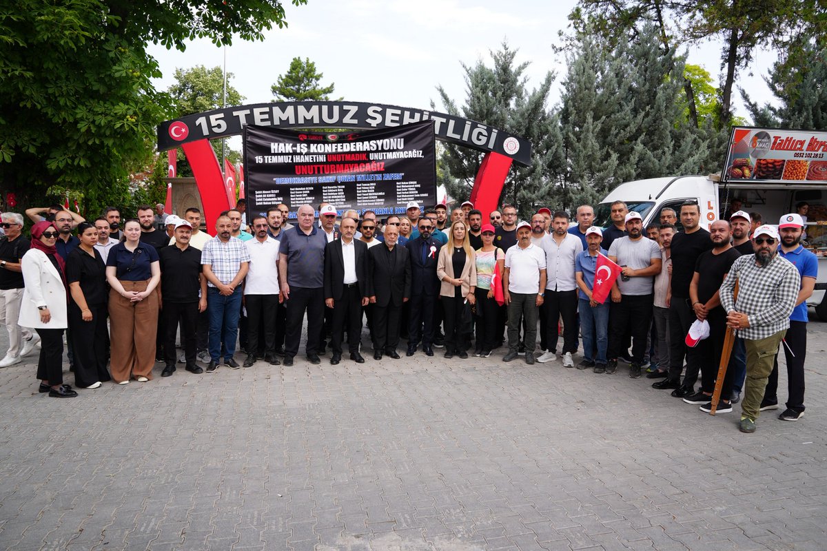 15 Temmuz hain darbe girişiminin 9. yıl dönümünde, Karşıyaka Mezarlığı’ndaki 15 Temmuz Şehitliği’nde Genel Başkanımız Sayın Mahmut Arslan’ın başkanlığında gerçekleştirdiğimiz anma töreniyle demokrasi şehitlerimizi dualarla andık.

Vatan, millet, devletimiz ve demokrasimiz uğruna