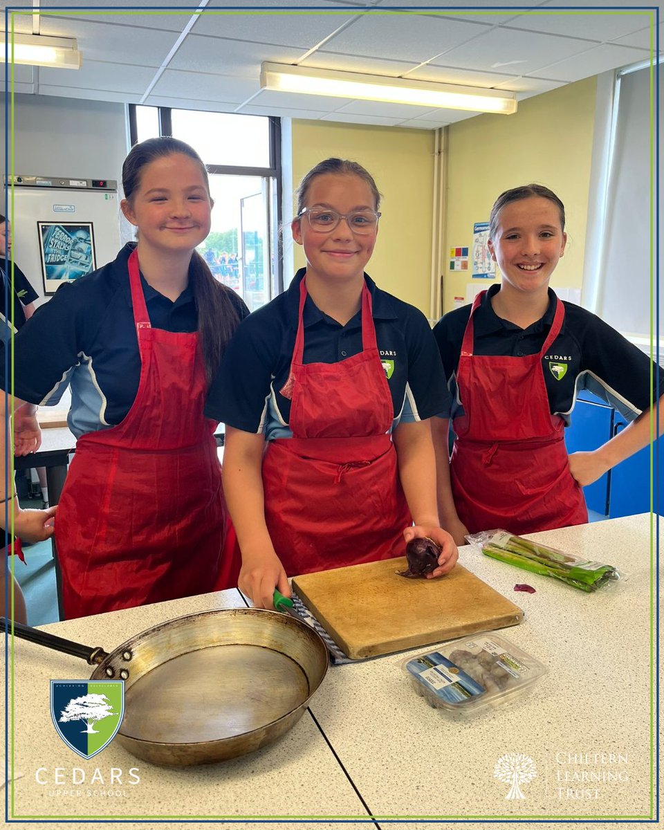 Cedars_Upper's tweet image. Mr Chopra&apos;s lesson today is buzzing with a &apos;Ready, Steady, Cook&apos; 🫑🍎 theme and a thrilling mystery box of ingredients! Even the staff are joining in the fun! 🍳