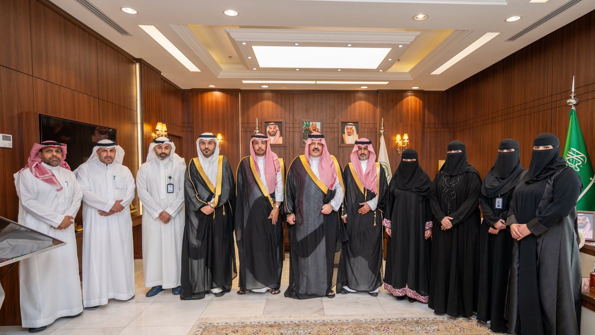 سمو #أمير_منطقة_حائل يستقبل مدير عام فرع وزارة الصحة بالمنطقة أ.سلطان المسيعيد ورئيس مجلس إدارة جمعية ذرية للإنجاب بالمنطقة د.أسماء بنت عياد الشمري والرئيس التنفيذي لتجمع حائل الصحي م.حاتم الرشدان وعدد من أعضاء مجلس إدارة الجمعية ويتسلم سموه الرئاسة الفخرية للجمعية.