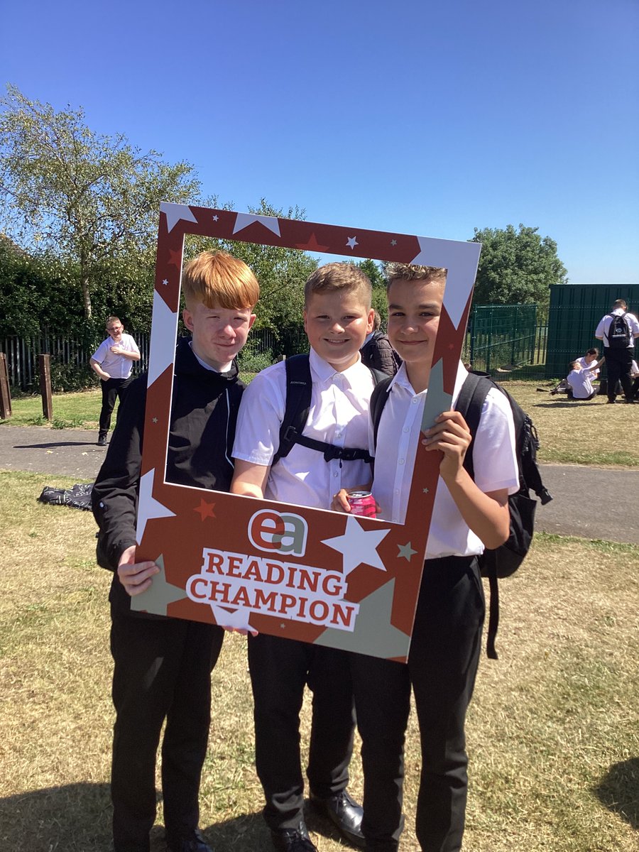 We had a garden party this past Friday, celebrating the hard work of our Year 7 and 9 students who took part in our "Fluency For All" reading programme.

Students enjoyed cake, bingo and received certificates, recognising their hard work.  

Well done to all involved! 👏☀️