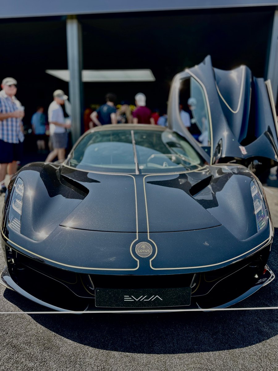 Graphite_AM's tweet image. Still buzzing from an epic day at #GoodwoodFOS!
Incredible tech, great vibes. From the all-electric Lotus Evija to the upside-down McMurtry Spéirling and the autonomous Certo Aero rescue helicopter - the future of mobility is here.
#Innovation #Goodwood #Automotive #3DPrint