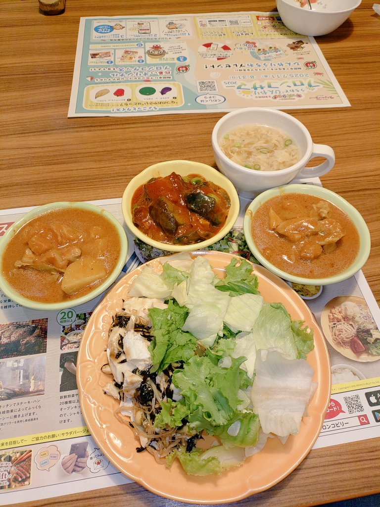 2r6oFqRsbKDiCGo's tweet image. 今日のディナー🍖
【ブロンコビリー】
父親が、給料日だから肉でも食いに行こう！と言うので、車は自分が出す役目😂
妹と姪っ子も連れて家族で来ちゃいました😁
ミックスグリルは、チキン、ステーキ、ハンバーグと全部 堪能できて最高🤤
贅沢な夕食でした😋🙏✨
#ブロンコビリー
#ハンバーグ
#ステーキ