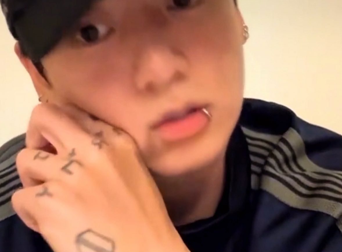 jungkook admirer tweet media