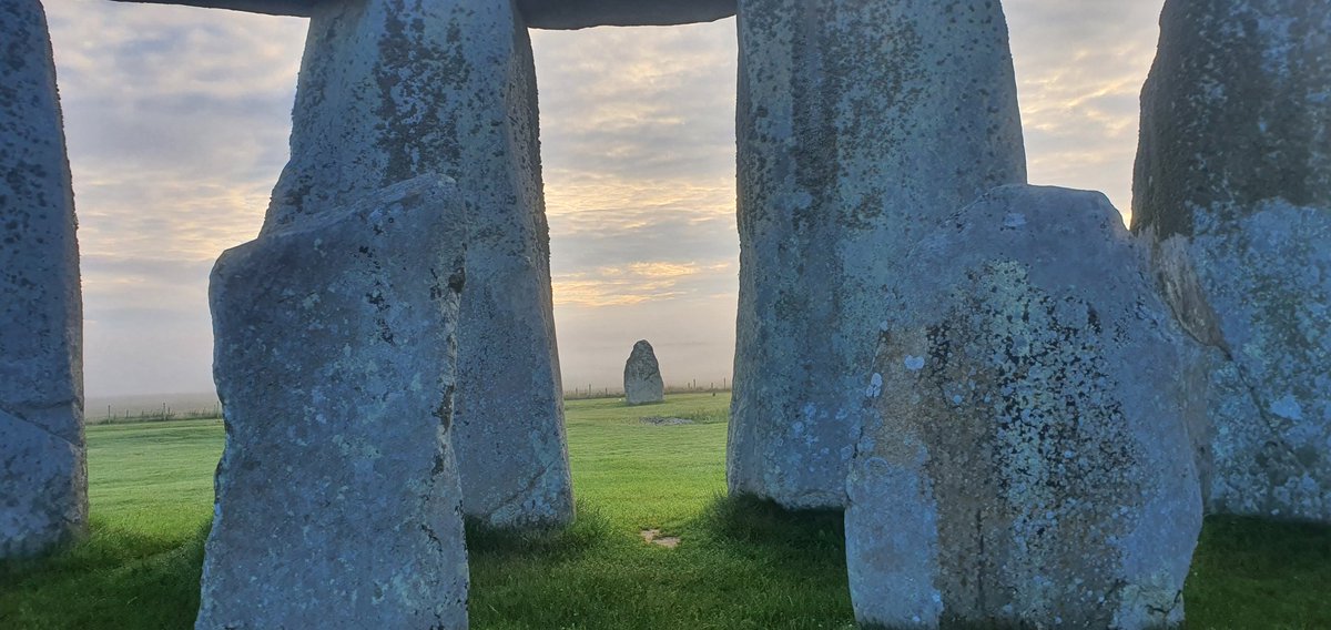 ST0NEHENGE's tweet image. Sunrise at Stonehenge today (15th July) was at 5.09am, sunset is at 9.14pm ⛅️