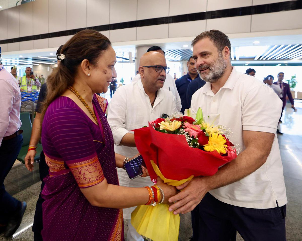 aradhanam7000's tweet image. आज लखनऊ एयरपोर्ट पर जननायक, करोड़ों देशवासियों की उम्मीद और हमारे प्रेरणास्रोत, लोकसभा में नेता प्रतिपक्ष माननीय श्री @RahulGandhi जी का कांग्रेस के वरिष्ठ नेताओं, पदाधिकारिओं एवं समर्पित कार्यकर्ताओं के साथ आत्मीय स्वागत व अभिनंदन किया।