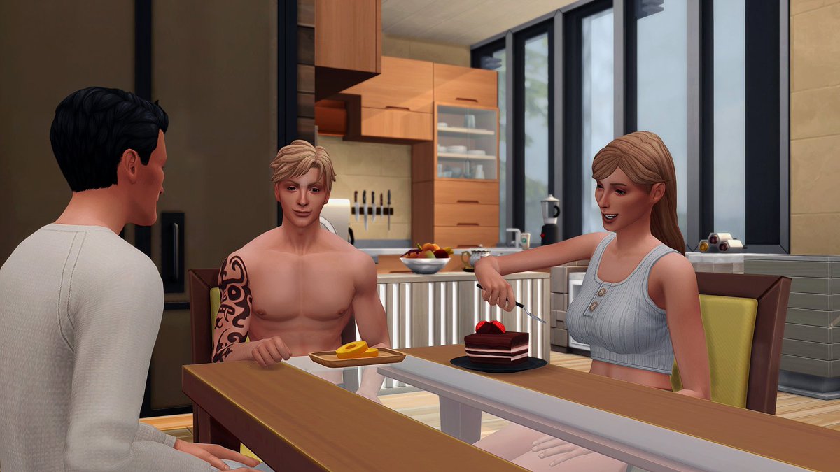 It's easy to tell who's the athlete in this family and who's the one who enjoys having cake first thing in the morning😂 

 #TheSims4