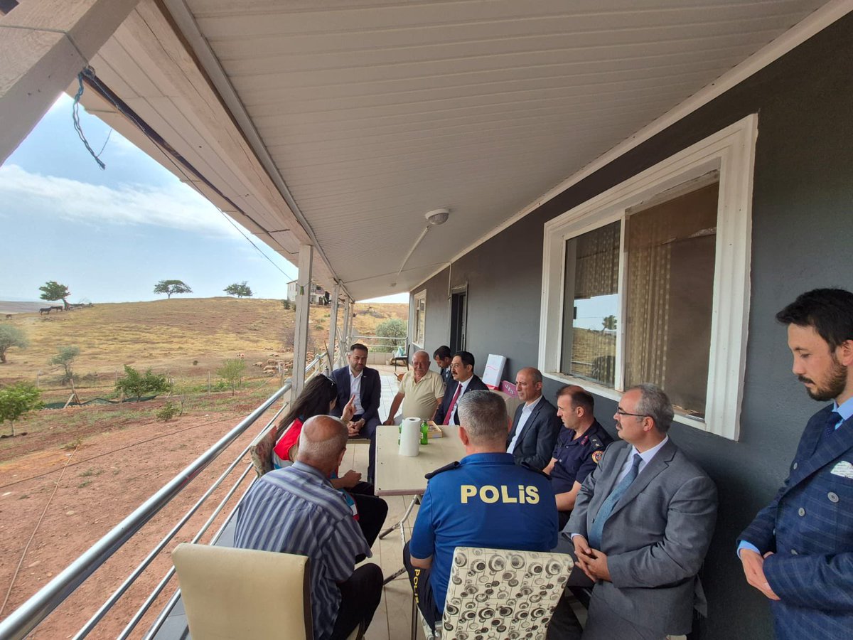 İlçe Başkanımız Sn Evren Dalkıran, İlçe Kaymakamımız Sn. Ali Yıldırım, Belediye Başkan Yardımcımız Sn Hakan Küçük ve ilçe protokülümüz  ile birlikte Üçem  mahallemizde 15 Temmuz Gazimiz Erkut Erdoğan’ı  ve ailesini ziyarette bulunduk. Vatanımız ve bayrağımız için canını veren tüm