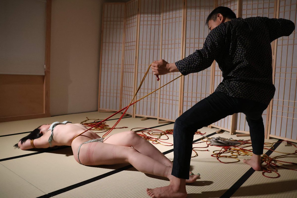 homare_3336's tweet photo. 縄の感覚を思い出すだけで
陶酔してしまう…

＊＊＊＊＊＊＊＊
【第十八回心縛美実演会】
7月19日(土)18時〜20時
出演させていただきます

詳細↓
https://t.co/JLIFg5tCPt

緊縛　喜多征一 様 @seiichi_kita 
写真　愚鯉夢様 @grimm_laktavojo https://t.co/aSlvwCjzLS