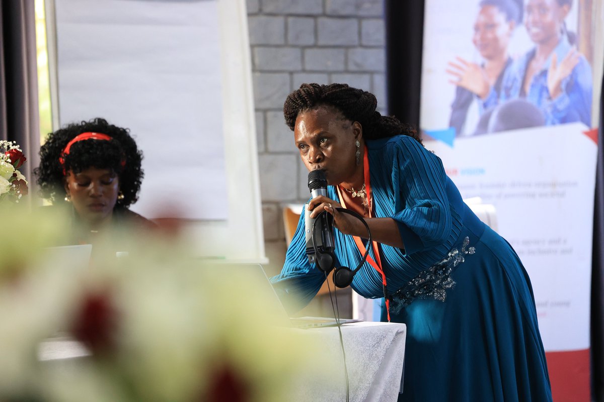 MEMPROWUganda's tweet image. From pre-colonial community structures where men were protectors/nurturers, to colonial disruptions, our facilitator is unpacking how masculinity in Africa has shifted over time
We’re asking: What traditional masculinities upheld dignity, balance & care?And how can we reclaim it?