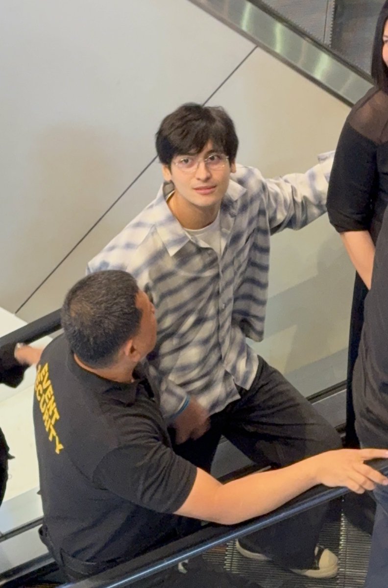 1125MIU's tweet photo. JUSKO ANG POGI SJSKSKSKSK https://t.co/0WRQcS1o4U
