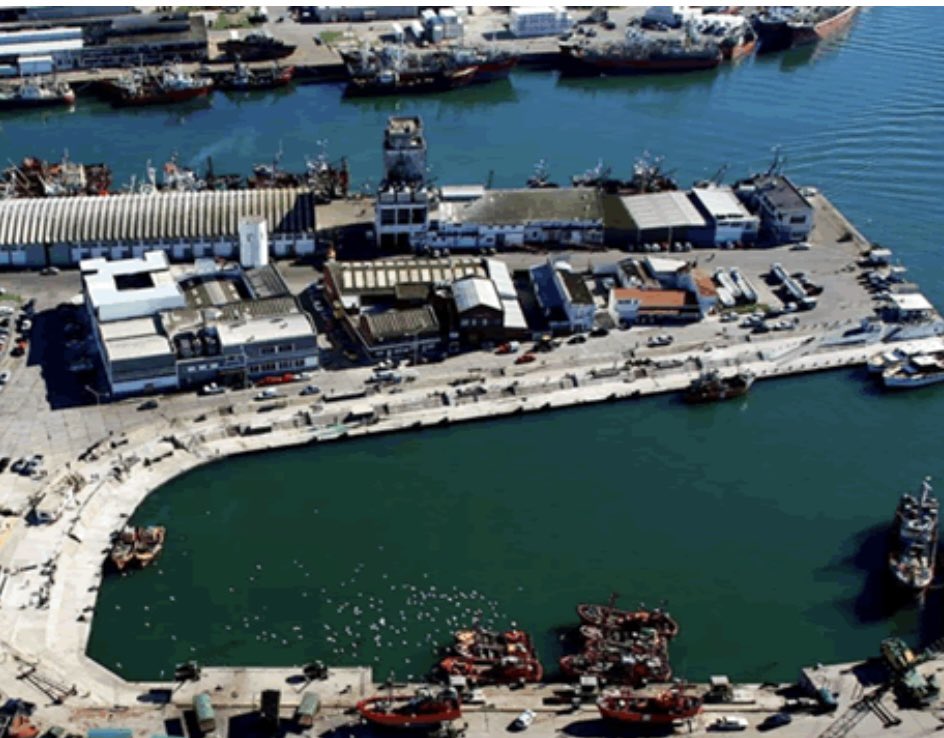 Catástrofe ecológica en el puerto de Mar del Plata afecta a playas, acuífero, aire contaminado y medio ambiente en general. Responsables integrantes de COMARPES (cooperativa que industrializa harina de pescado), los que deberán ser juzgados ante el Tribunal Oral Federal.