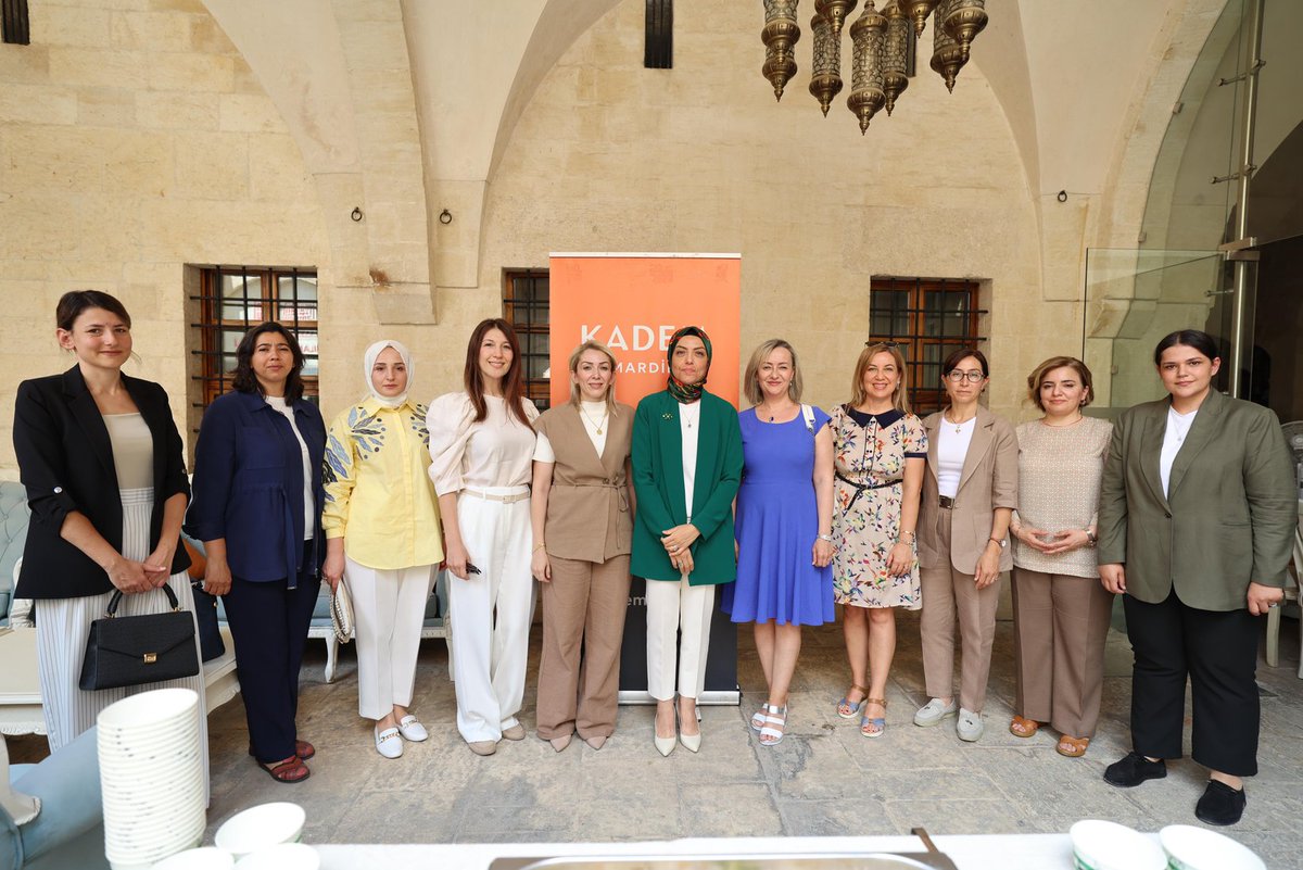 Valimiz Sn.Tuncay Akkoyun'un kıymetli eşi Canan Akkoyun Hanımefendinin katılımlarıyla; KADEM'in düzenlemiş olduğu "Aşurede Buluşalım" etkinliğinde birlik ve beraberliğin sembolü aşuremizin bereketini hemşehrilerimizle paylaştık.

Katkı sağlayan emeği geçen herkese teşekkür