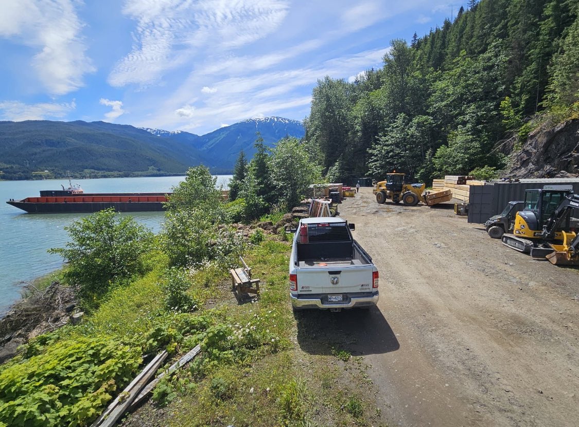 The barge pulled in this weekend loaded with fuel and drill pad materials — keeping the drills turning and the meters adding up at Dolly Varden Silver!

$DV.V $DVS