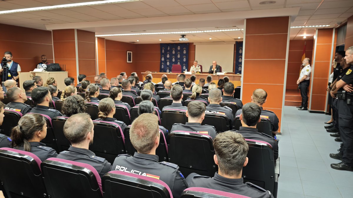 Delegación del Gobierno en Canarias (@dgcanarias) on Twitter photo El Delegado del Gobierno <a href="/AnselmoPestana/">Anselmo Pestana</a> da la bienvenida a los 143 Agentes y 201 Policías Nacionales en prácticas que comienzan su servicio en Canarias. El Delegado del Gobierno <a href="/AnselmoPestana/">Anselmo Pestana</a> da la bienvenida a los 143 Agentes y 201 Policías Nacionales en prácticas que comienzan su servicio en Canarias.