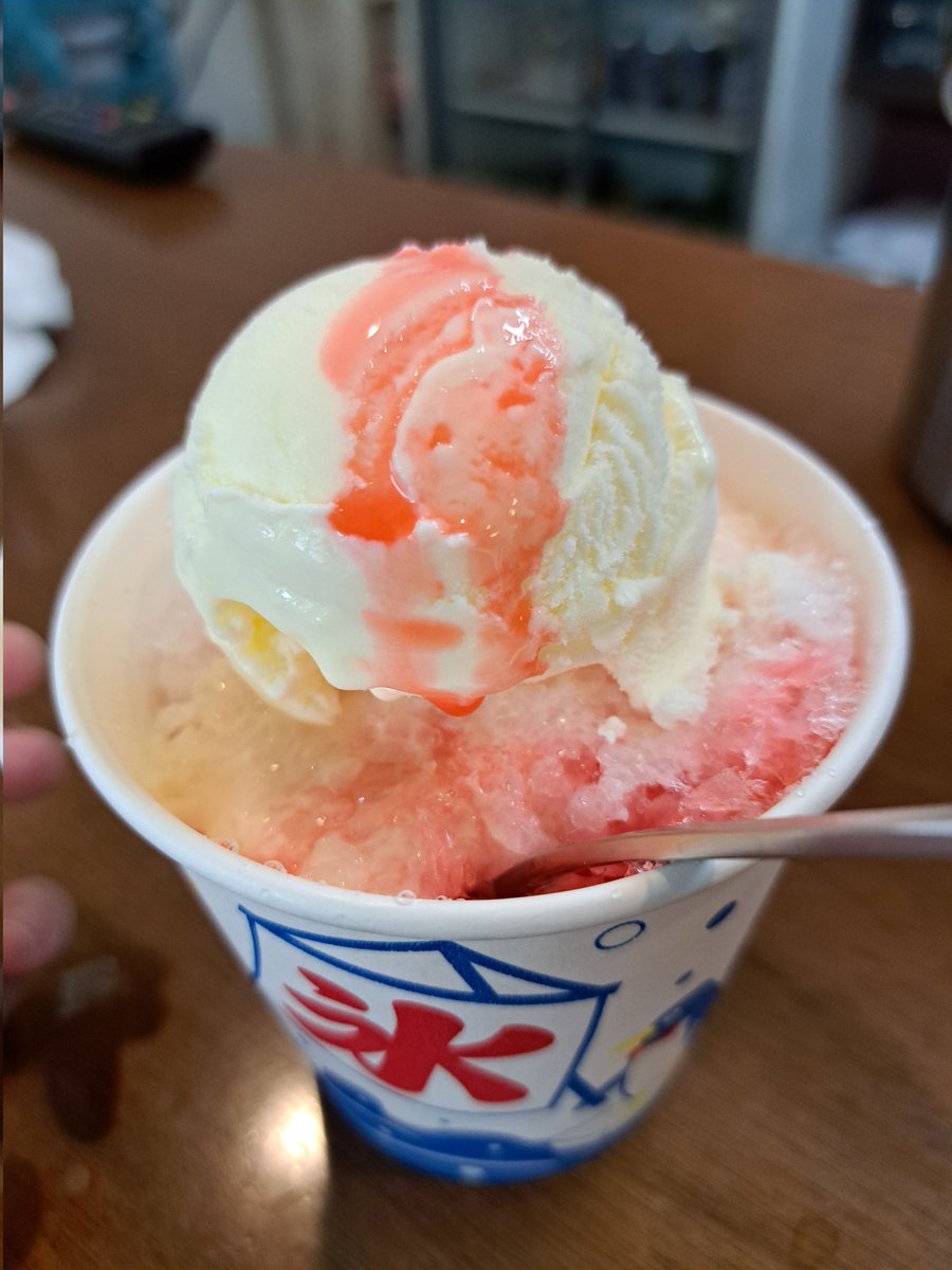 ichiko9789's tweet photo. ステップで食べれるかき氷練乳にアイストッピングしてもらった( 'ᢦ' )
げきうまー！350円安い！ステップでの休憩中や麻雀の糖分補給にぜひ✨🀄 https://t.co/JSLQMtIGBF