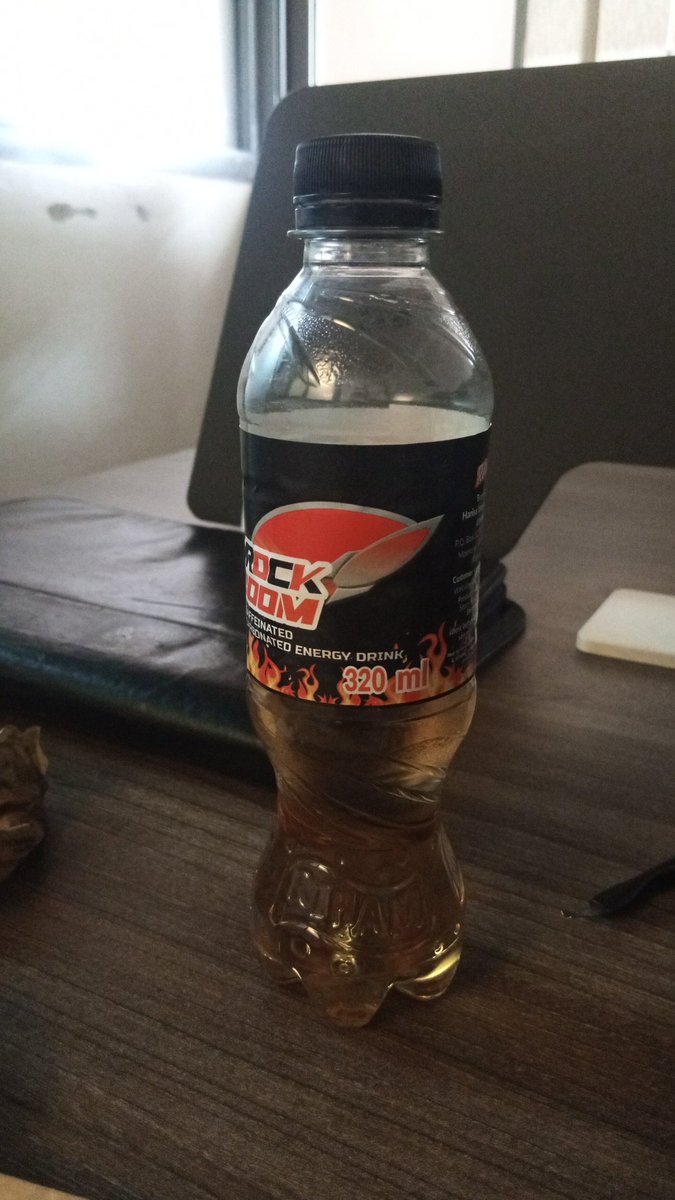 KarimSsemanda's tweet photo. @RockBoom_UG banange , I don't think there z anyone in uganda who is good at drinking @RockBoom_UG like me. Though too much caffeine is bad for health, naye I drink at least 2  320 ml bottle naye siwangulangako even a Tv? Njagala tv @RihamUG . https://t.co/PLRvVlfWXl