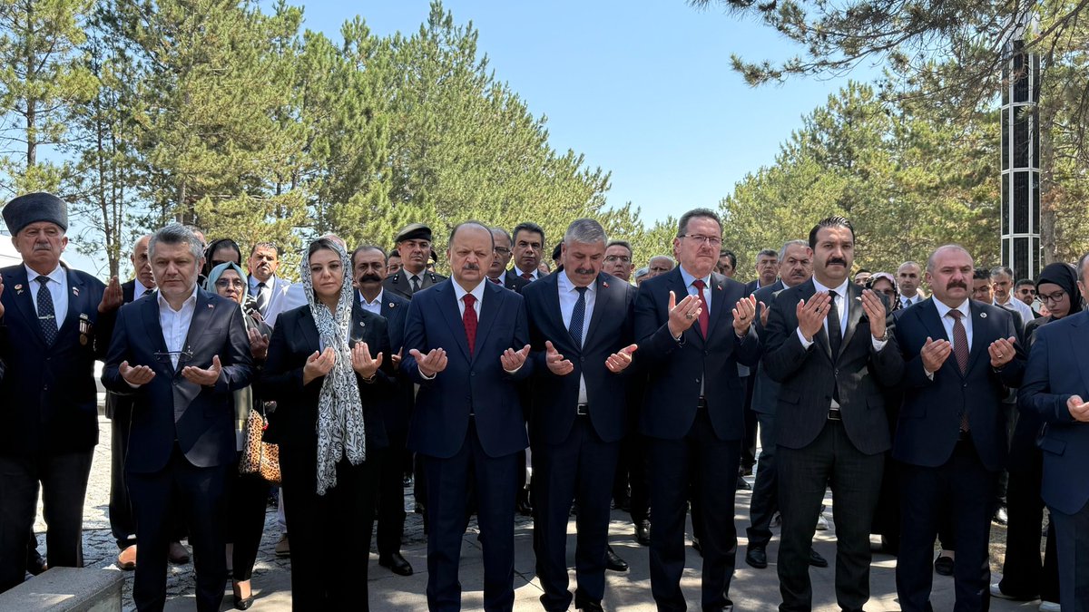 📍Kastamonu 

15 Temmuz Demokrasi ve Millî Birlik Günü vesilesiyle önce şehitliğimizi  ziyaret ederek şehitlerimizi dualarla andık, aziz hatıralarına bir kez daha sahip çıktık…

Daha sonra Türkiye Harp Malulü Gaziler, Şehit, Dul ve Yetimleri Derneği Kastamonu Şubesi’ni ziyaret