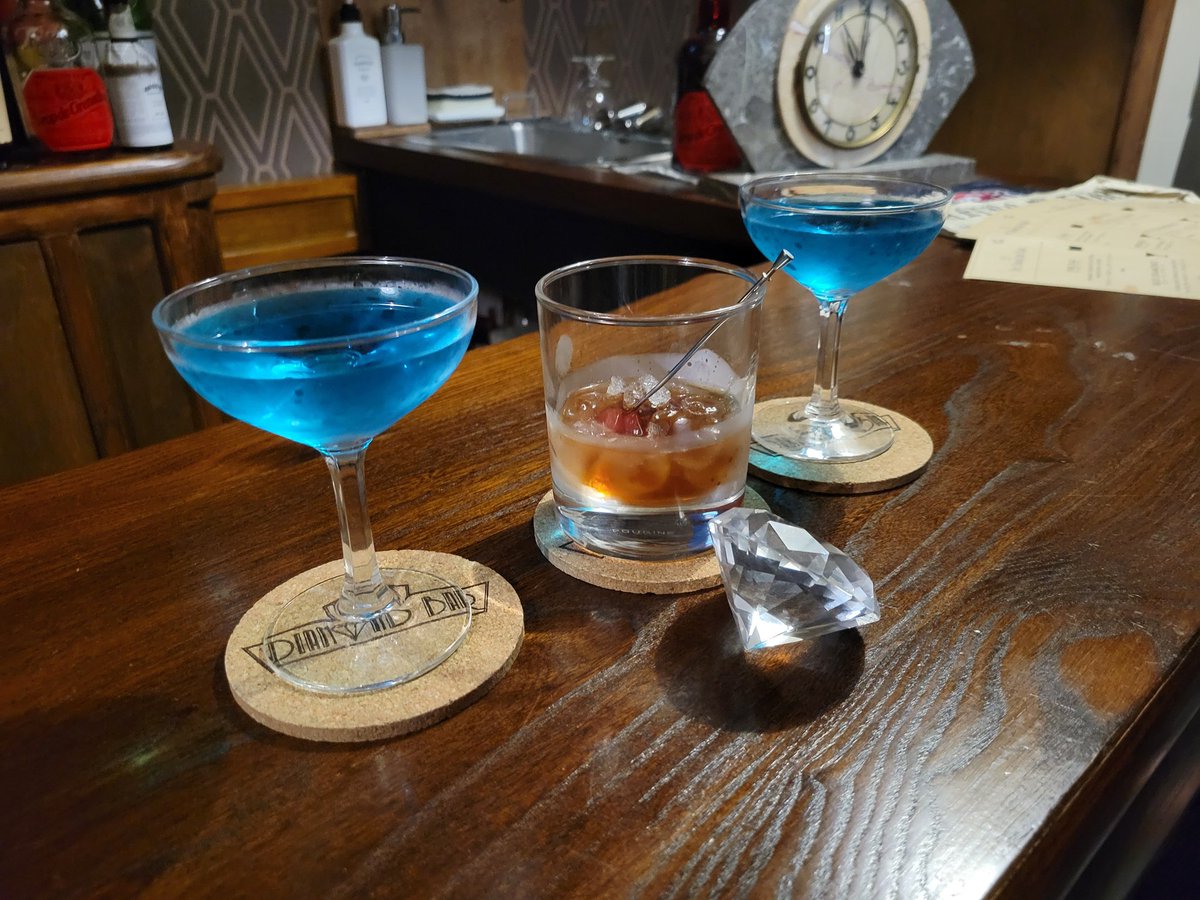 ichi_nazo's tweet image. 欲望のダイヤモンド_ #スタジオエスケープ
成功

初スタジオエスケープ！
体験型シネマって銘打ってるだけあって、自分が映画の主人公となって物語を進める没入体験がめちゃめちゃ面白かった
驚き体験が何回もあるのも良すぎ
最後のカクテル飲みながらの感想戦もよかったな
#欲望のダイヤモンド