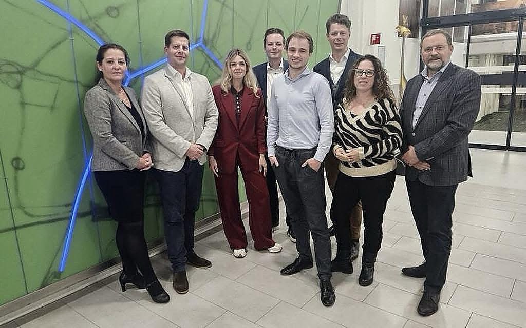 De Zoetermeerse VVD (@vvdzoetermeer) on Twitter photo Nieuwsbrief 2025-10 van de fractie van de <a href="/VVDZoetermeer/">De Zoetermeerse VVD</a> is verschenen. De nieuwsbrief bevat nieuws, standpunten en achtergrondinformatie vanuit de Zoetermeerse VVD-fractie. Ook op de hoogte blijven? Meld je hier aan: vvdzoetermeer.us12.list-manage.com/subscribe?u=ab⦠Nieuwsbrief 2025-10 van de fractie van de <a href="/VVDZoetermeer/">De Zoetermeerse VVD</a> is verschenen. De nieuwsbrief bevat nieuws, standpunten en achtergrondinformatie vanuit de Zoetermeerse VVD-fractie. Ook op de hoogte blijven? Meld je hier aan: vvdzoetermeer.us12.list-manage.com/subscribe?u=abā¦