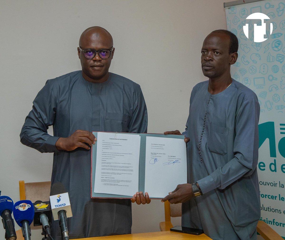 tchadinfos's tweet photo. L’ONG Médias pour le Développement (#MEDEV) a signé, ce 15 juillet à l’espace Betna, deux conventions de partenariat avec l’Association des Médias en Ligne du Tchad (#AMET) et l’Union des Journaux Arabes Indépendants.
Ces partenariats visent à renforcer les capacités des professionnels des médias à travers des formations, des ateliers et des campagnes de sensibilisation. #Tchad 🇹🇩