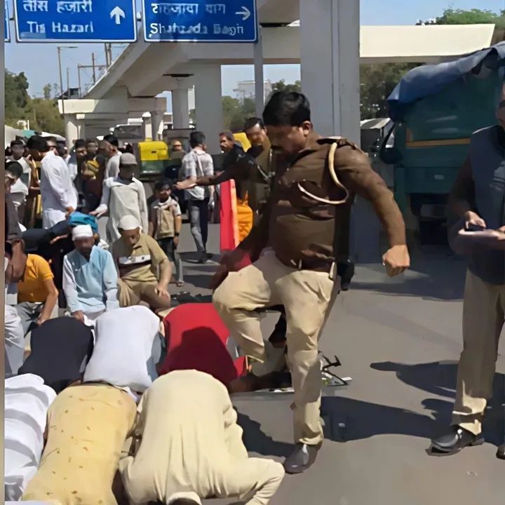 Mdmaazqasmi's tweet photo. > One religion's street gatherings are called “tradition”.
Another's are called “law and order problem”.

Same roads. Same country. Different rules.

This is not governance. This is bigotry.
#doublestandard
#Modipolitics
#dictatorship https://t.co/FQ9NJeqPJS