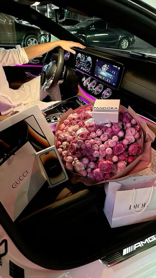 🌸 Who can say no to this overflowing love and surprise?! From Gucci to Dior to this gorgeous bouquet, I feel so spoiled! 💖 Ladies, have you ever had a moment like this? Share your stories below! #LuxuryLife #LoveAndGifts #ShareYourJoy