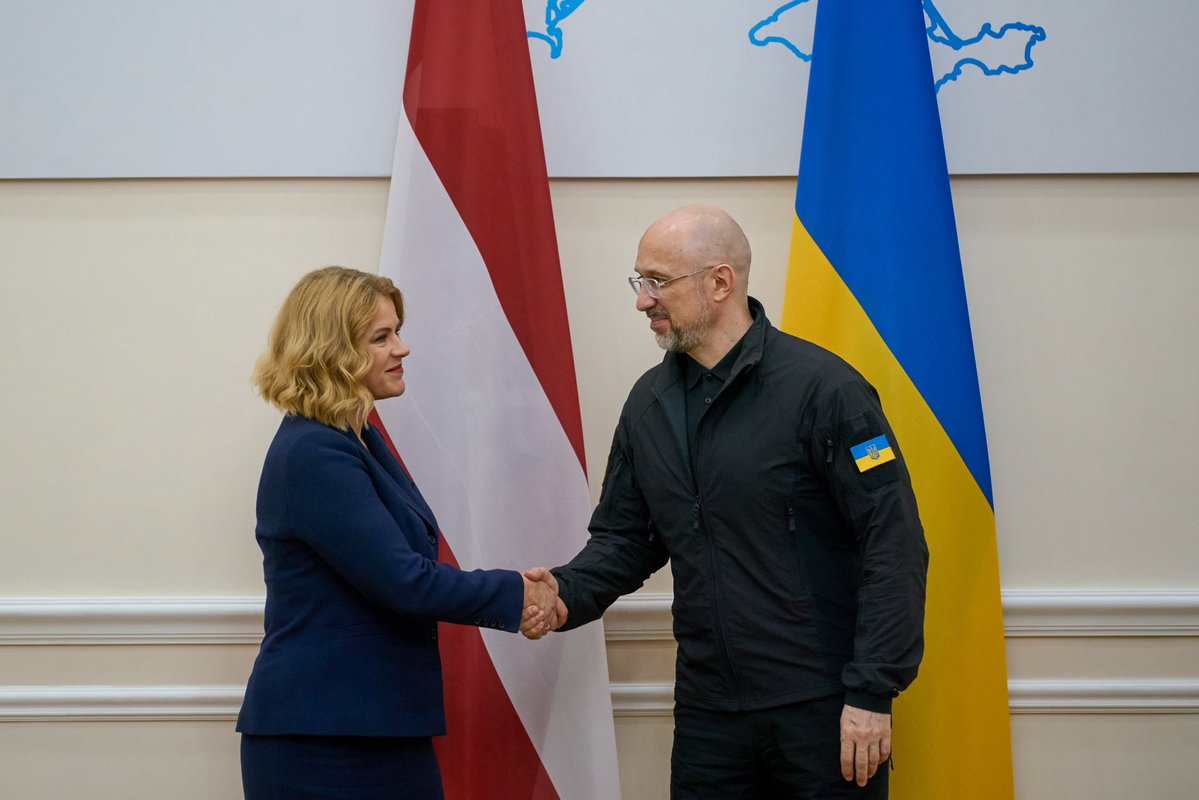 EvikaSilina's tweet image. Ukraina ir neatņemama Eiropas daļa, un tās nākotne ir 🇪🇺.
🇱🇻 un 🇺🇦 vieno kopējas vērtības un cilvēciskas saiknes. Mēs attīstām ekonomisko sadarbību un stiprinām militāro industriju. Tas ir skaidrs signāls agresoram, ka mūs nevar salauzt.
Man bija svarīgi pateikties Ukrainas…