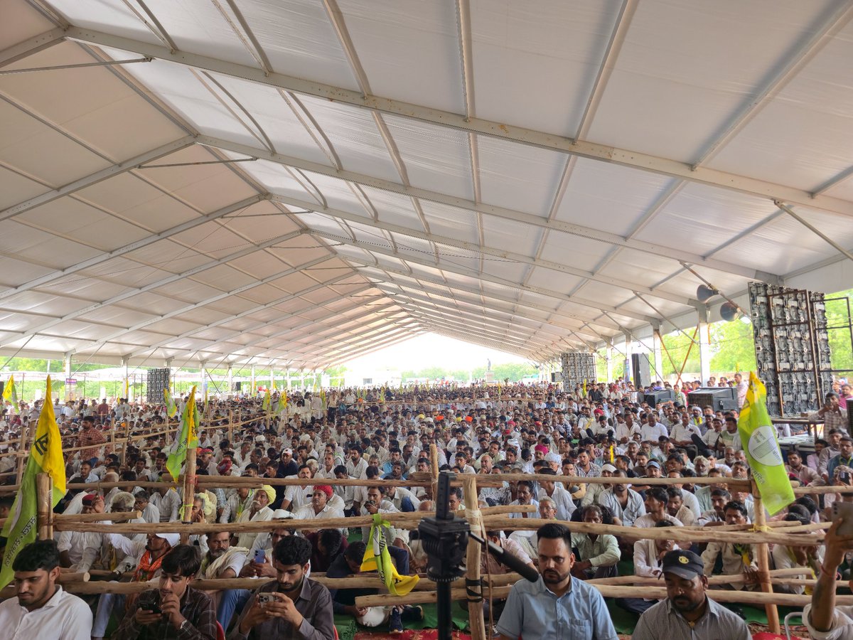 DoliThansingh's tweet photo. नागौर जिला मुख्यालय पर जनहित के मुद्दों को लेकर आयोजित जन आक्रोश रैली में RLP सुप्रीमों व नागौर सांसद श्री हनुमान जी बेनीवाल के साथ मौजूद हु।
 #जन_आक्रोश_रैली_नागौर 
@RLPINDIAorg https://t.co/jMRFzpsRew