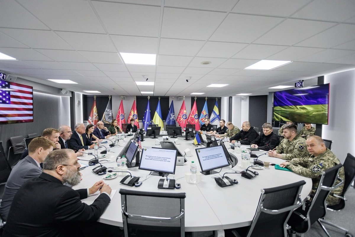 generalkellogg's tweet image. Met yesterday with Defense Minister @rustem_umerov, Chief of Defense Intelligence @KyryloBudanov, and General Oleksandr Syrsky. We discussed the ongoing war and serious pathways toward a just peace. Grateful for their candor, commitment, and vision for Ukraine’s future.