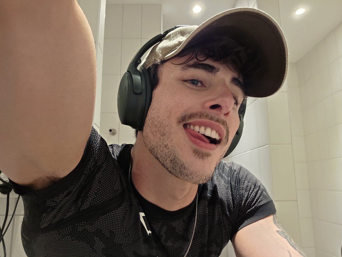 Cole (@itscoleyboy) on Twitter photo 