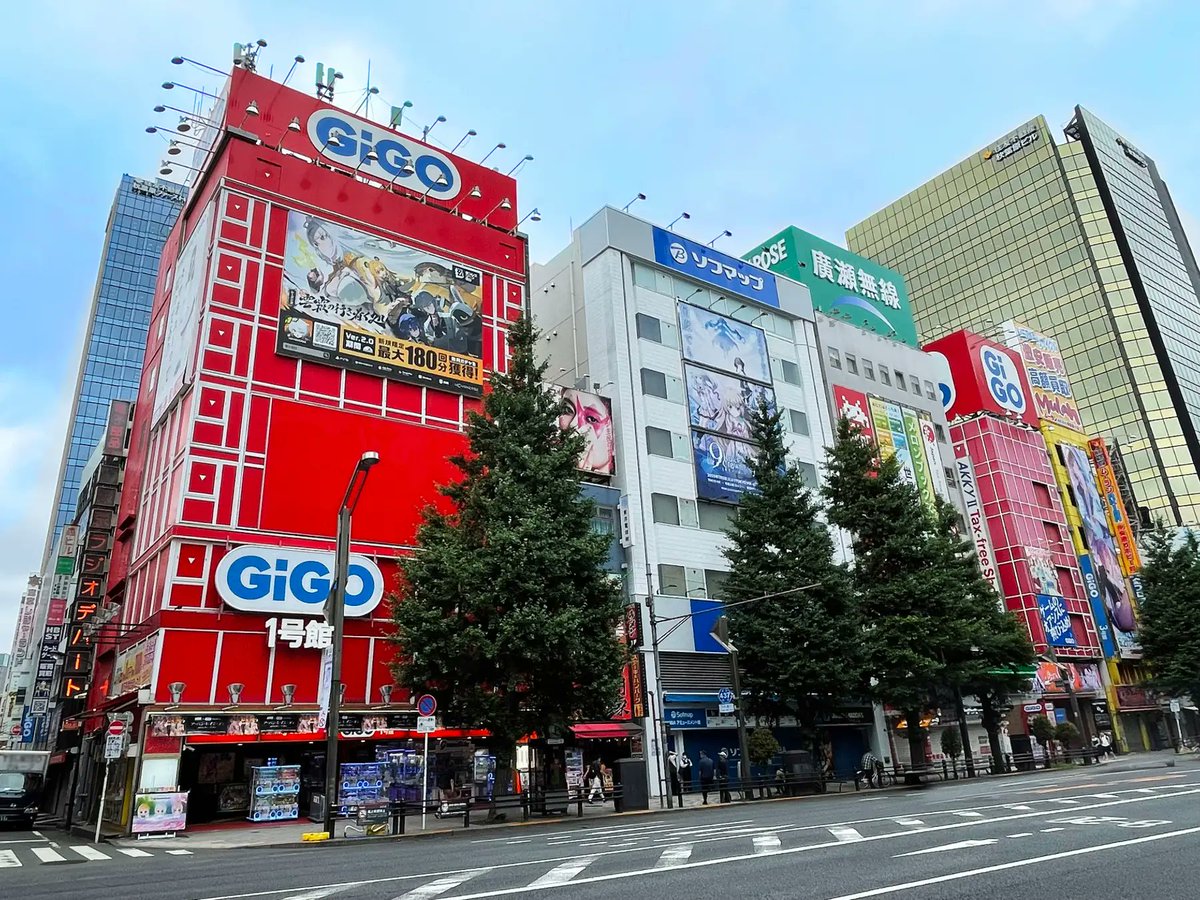 arcadeotaku's tweet image. There will be plenty of doom-mongering posts about "Iconic GIGO Akihabara #1 closing after 32 years" today. Truth is, the lease has expired and it has been taken on by a different amusement company and rebranded, something that is regularly happening with Tokyo's largest arcades