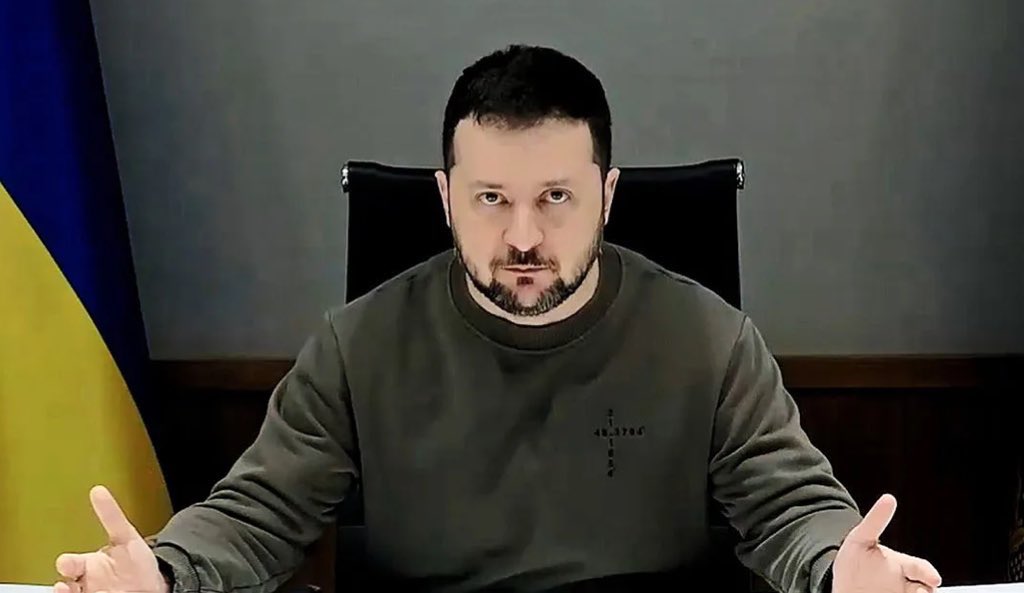 JUST IN: 🇺🇸🇷🇺 President Trump asks Ukraine if they can strike Moscow, Russia.

Ukrainian President Zelensky: "Absolutely. We can if you give us the weapons."