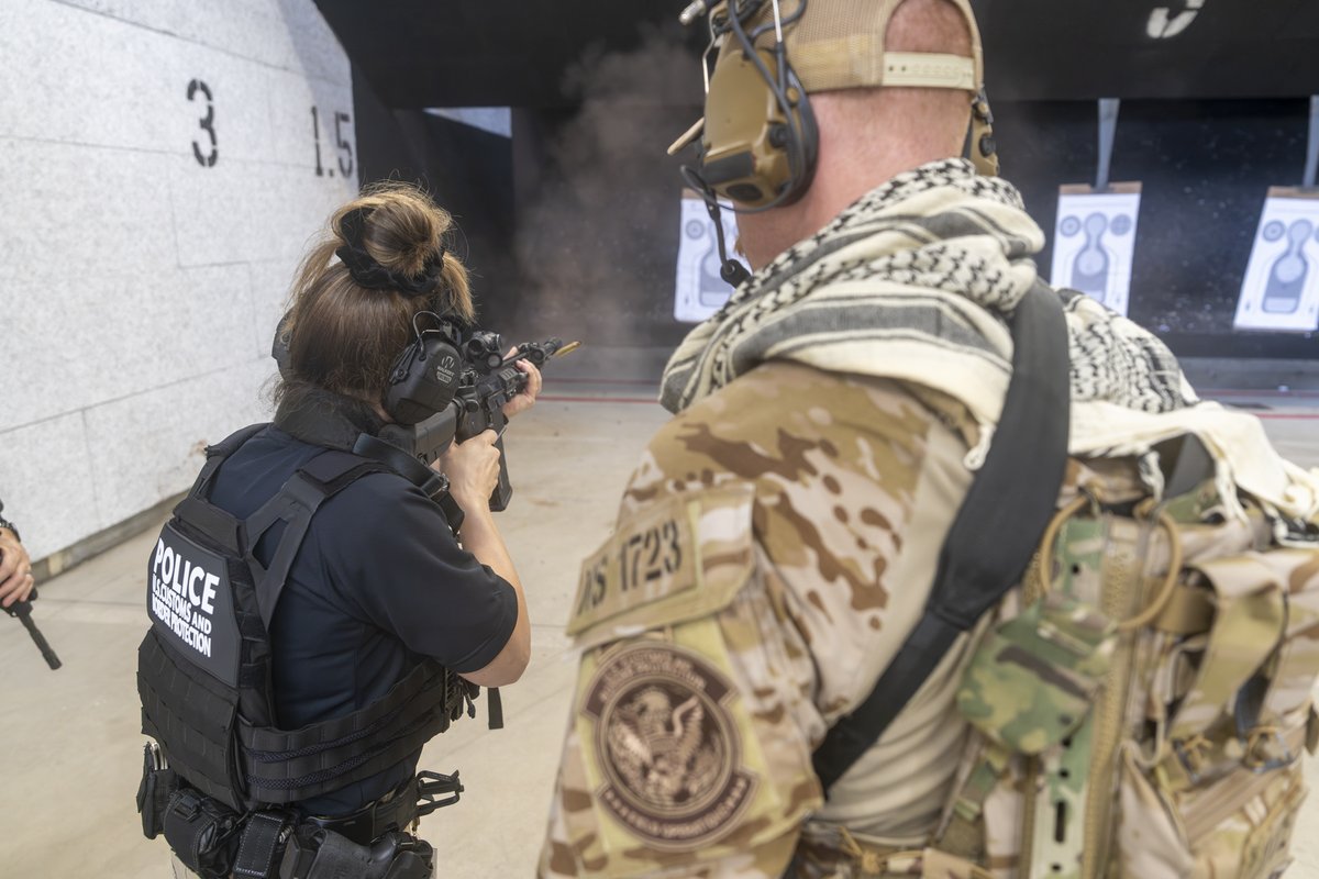 CBPLESCXD's tweet image. LESC's National Firearms and Tactics Branch is conducting rifle reload drills with Firearms Instructor Training Program (FITP) class 2506. These @CBP officers and agents are here for 3 weeks to become certified CBP Firearms Instructors. #LearnAboutLESC