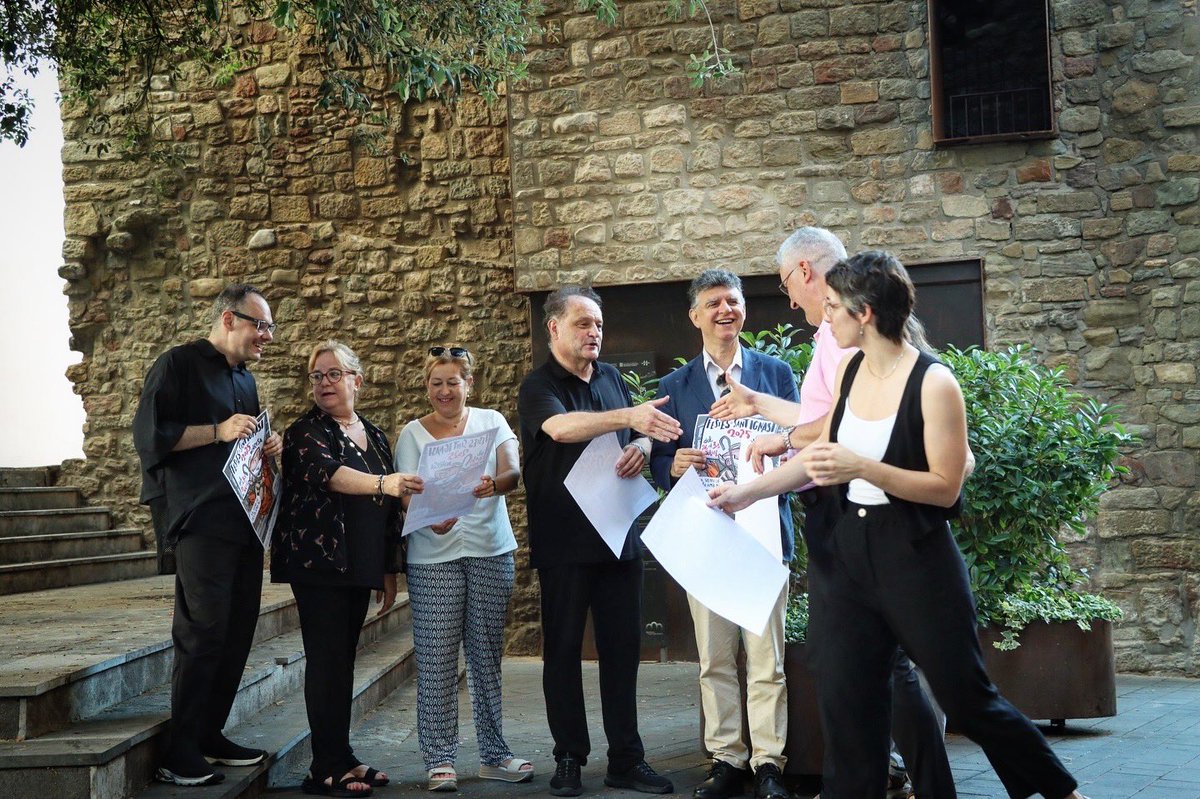 Manresa Transforma (@mnrsatransforma) on Twitter photo 🥳 Tot a punt per a les Festes de Sant Ignasi! 
👉 Aquest matí hem presentat el programa d'actes i el cartell de les festes, que ja es pot consultar a manresaturisme.cat i als principals establiments del Centre Històric.
✍ Concerts, gastronomia, cultura... Us esperem! 🥳 Tot a punt per a les Festes de Sant Ignasi! 
👉 Aquest matí hem presentat el programa d'actes i el cartell de les festes, que ja es pot consultar a manresaturisme.cat i als principals establiments del Centre Històric.
✍ Concerts, gastronomia, cultura... Us esperem!