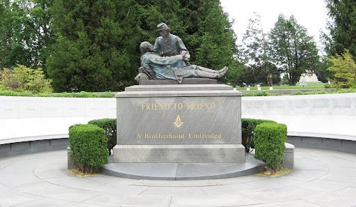 toddjacobus's tweet image. Battle of Gettysburg, July 1-3, 1863, epitomizes heroism & sacrifice on both sides. TY2 Maynard Edwards 32° KCCH for sharing story of Bro MGen Winfield Hancock (#190 PA) care for & Bro BGen Lewis Armistead (Lodge #22 VA) on battlefield.🫡🇺🇸#IowaVeterans
youtu.be/8Jp06mICU0o?si…